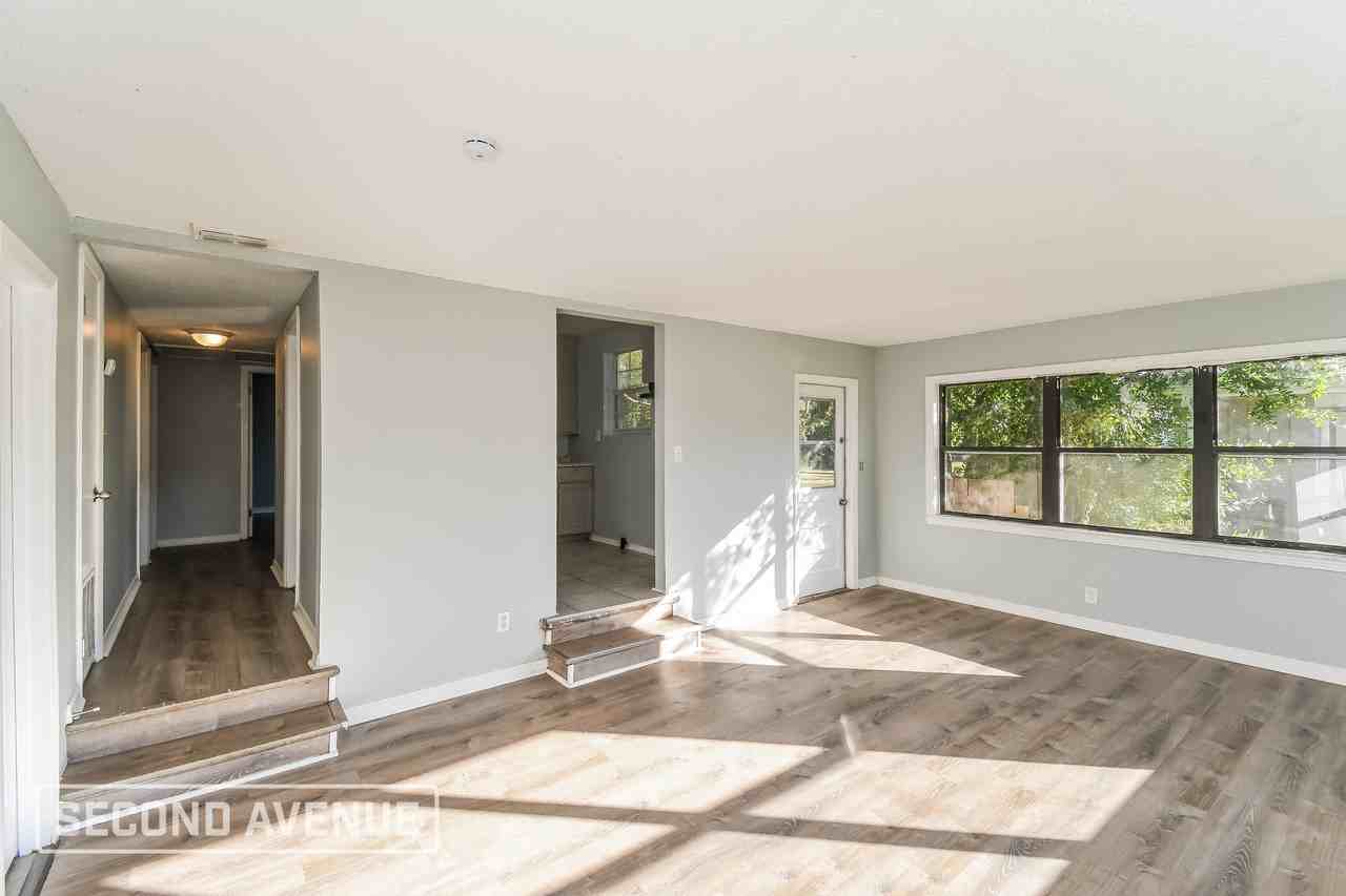 7333 Roslyn Rd - Photo 7 of 25