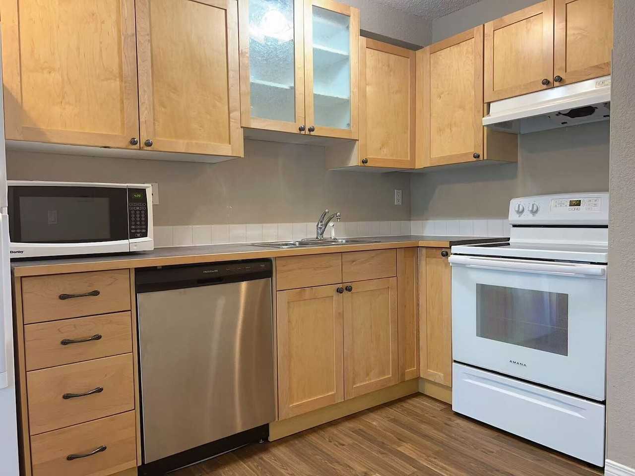 2130 17 Street Southwest - Photo 2 of 9