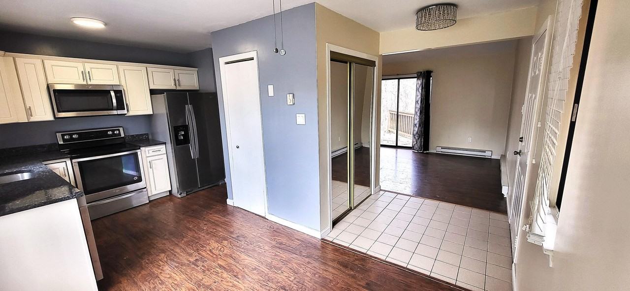 264 Bristol Way - Photo 4 of 24