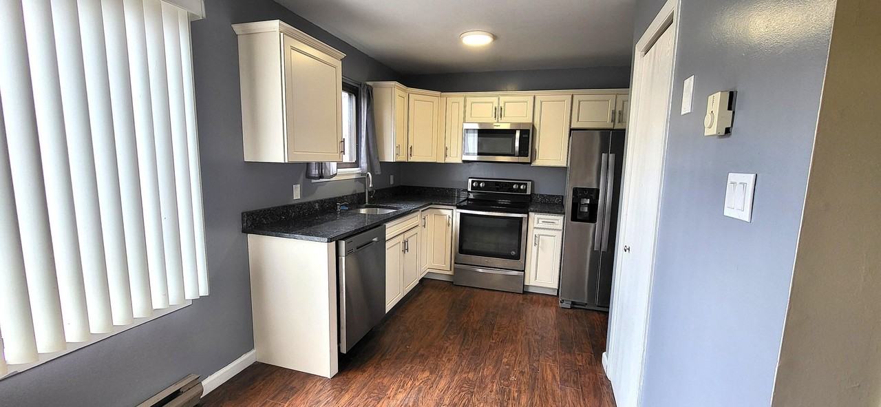 264 Bristol Way - Photo 5 of 24