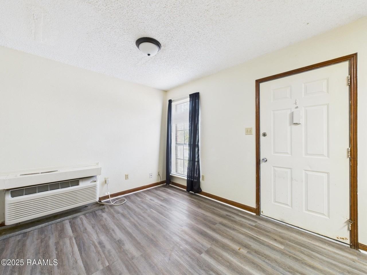 207 Rue Royale #B - Photo 3 of 13