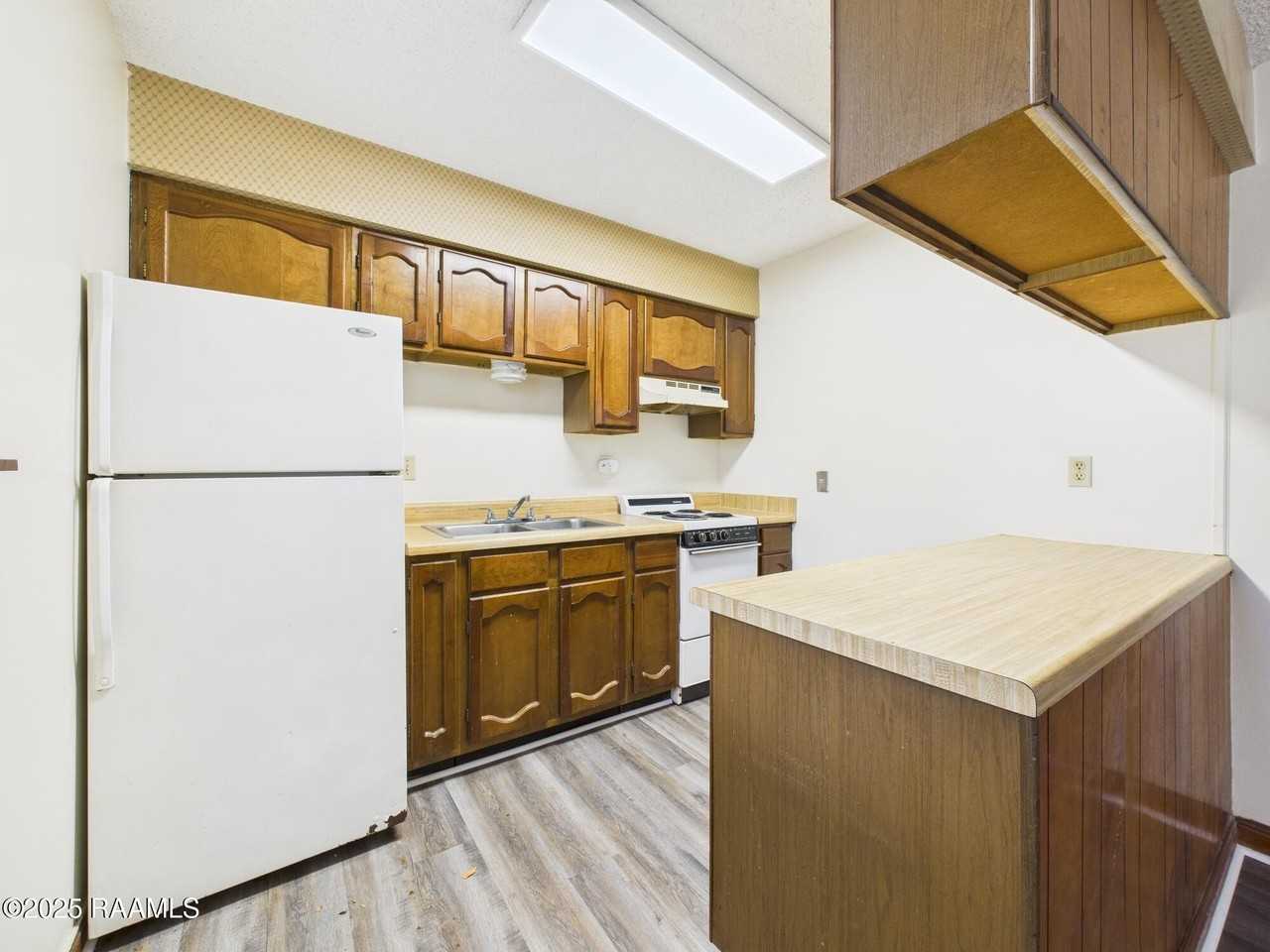 207 Rue Royale #B - Photo 6 of 13