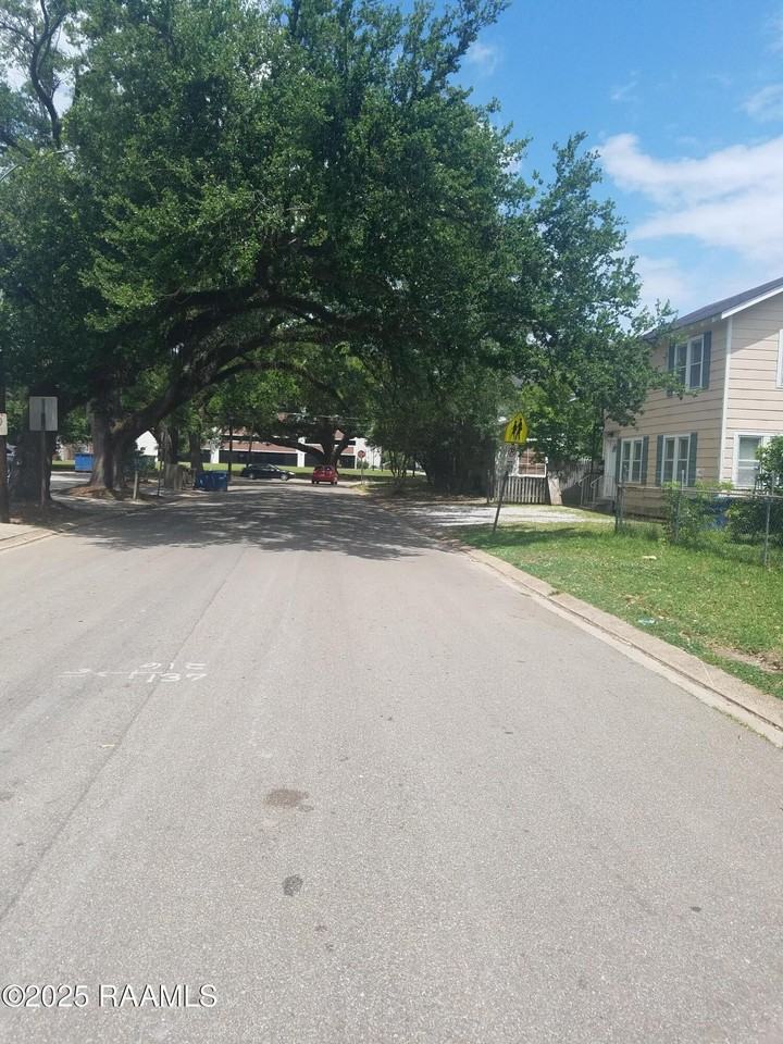 630 Wilson St - Photo 3 of 10