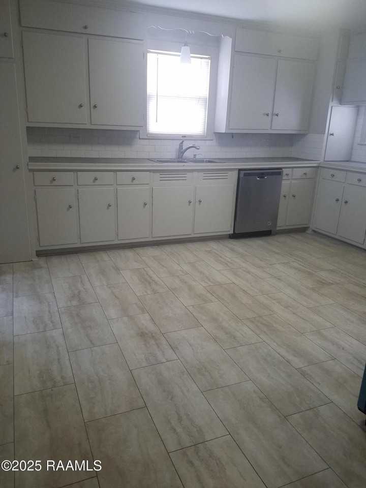 630 Wilson St - Photo 4 of 10