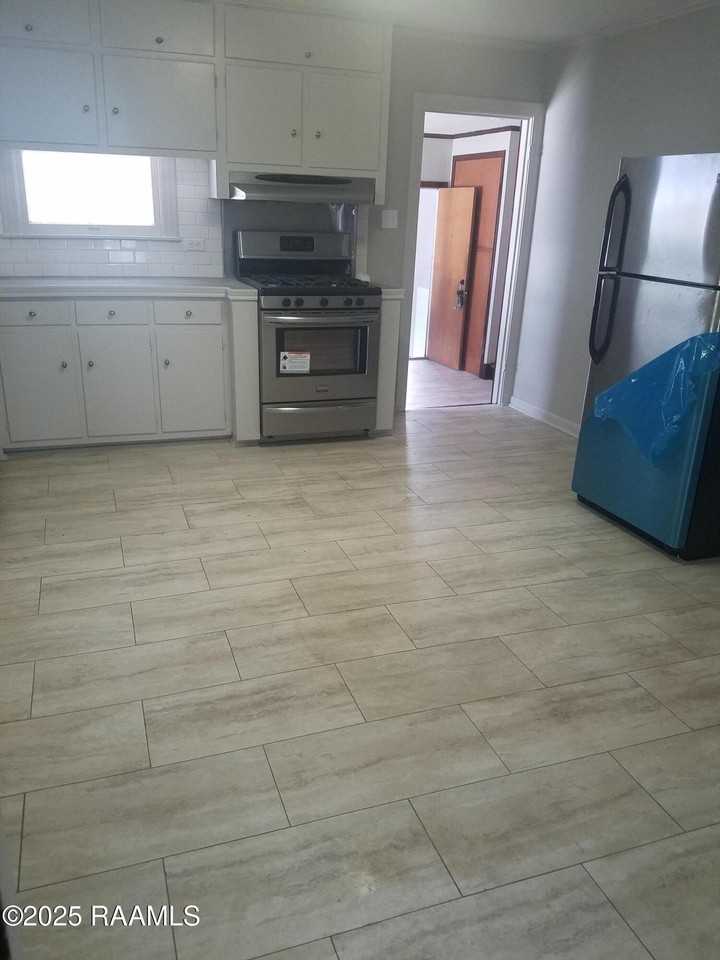 630 Wilson St - Photo 5 of 10