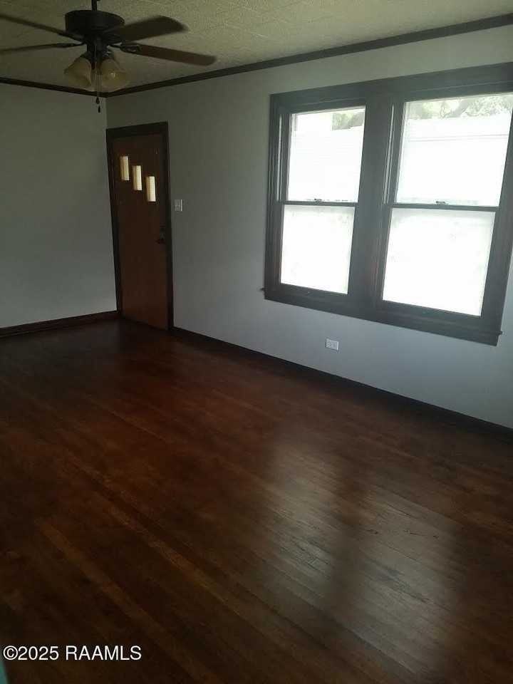 630 Wilson St - Photo 6 of 10