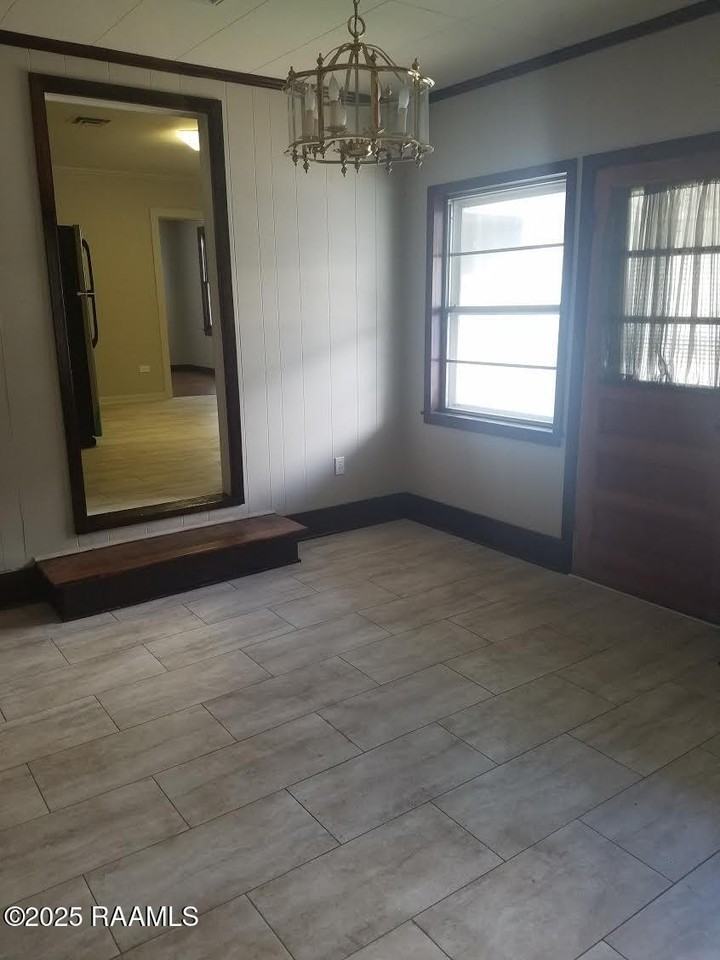 630 Wilson St - Photo 7 of 10