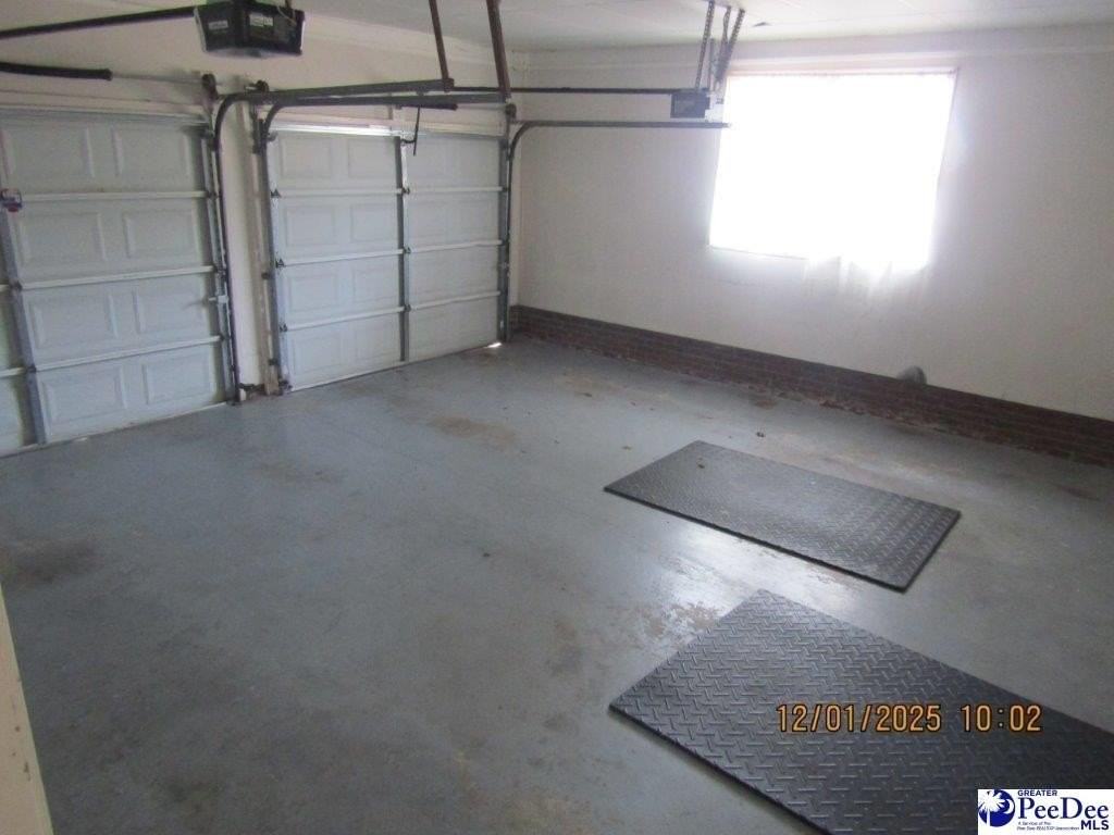 864 Thunderbird Dr - Photo 4 of 17