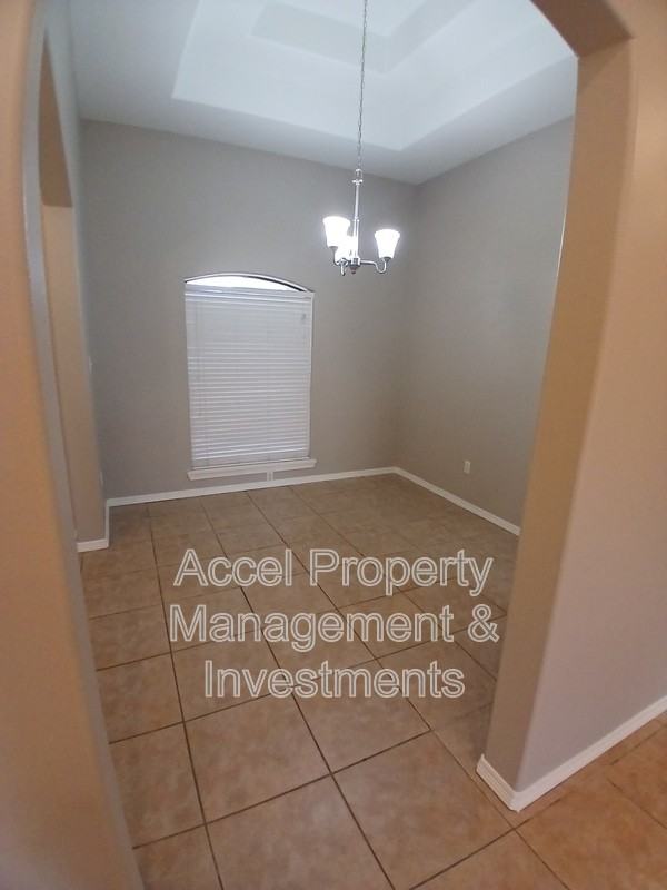 3216 Ginger Ave - Photo 3 of 20