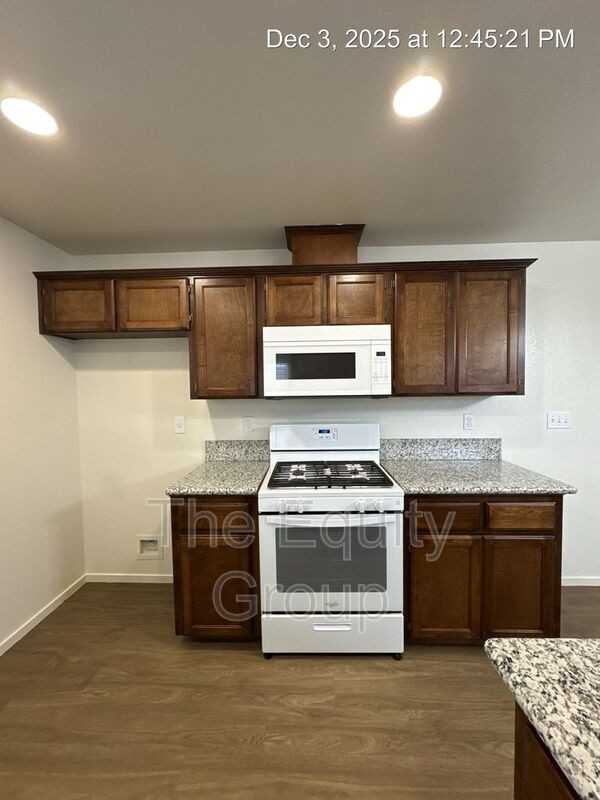 2133 W Lark Ave - Photo 5 of 23