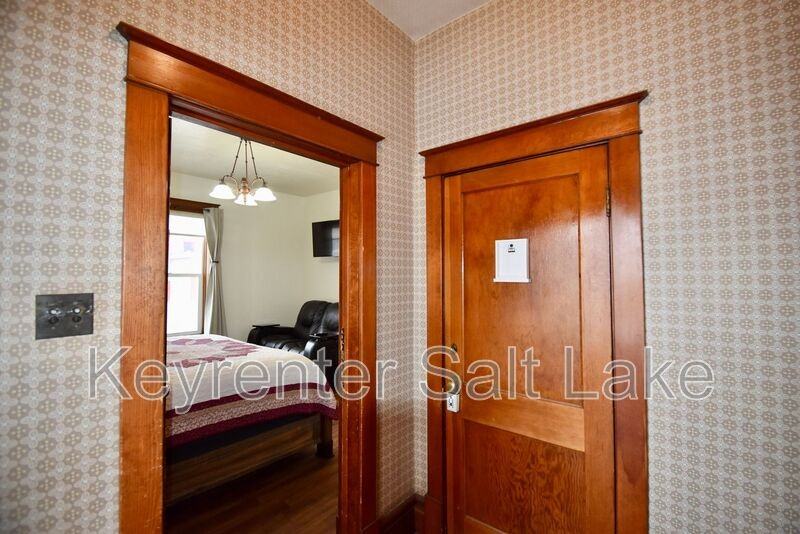 1312 Washington Blvd #1 - Photo 3 of 9