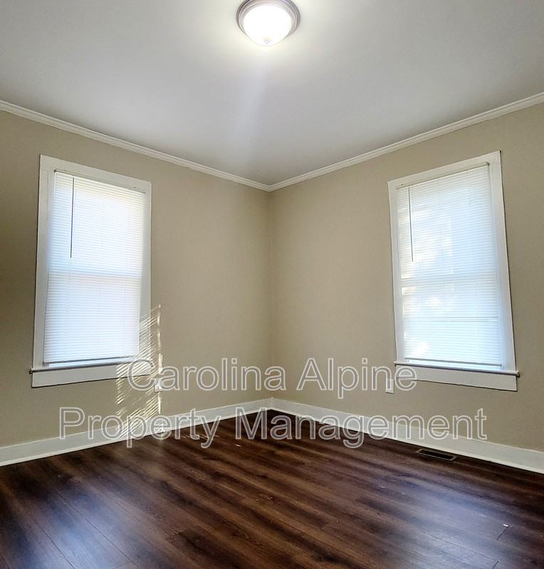 2037 S Pine Dr - Photo 5 of 13