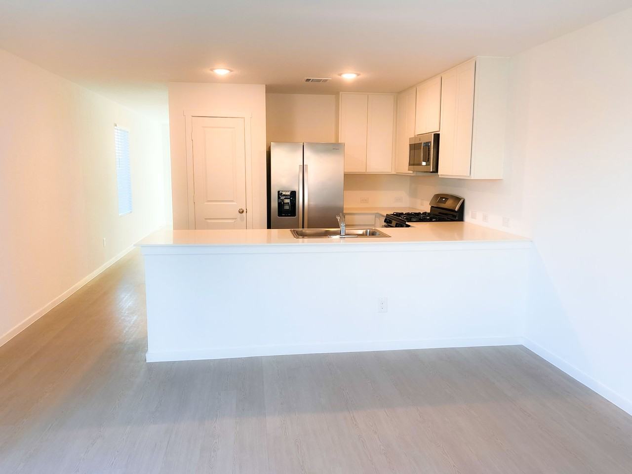 418 Sarah Way - Photo 7 of 28