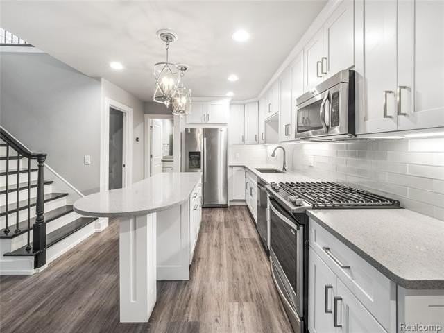 662 Purdy St #217 - Photo 4 of 19