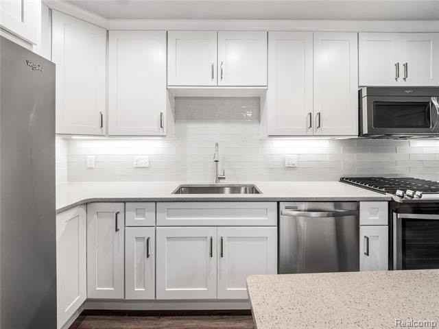 662 Purdy St #217 - Photo 6 of 19