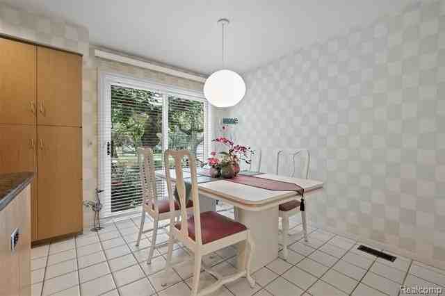 5129 Woodlands Ln - Photo 6 of 31