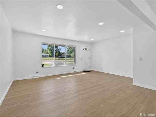 2070 Walton Boulevard - Photo 7 of 34