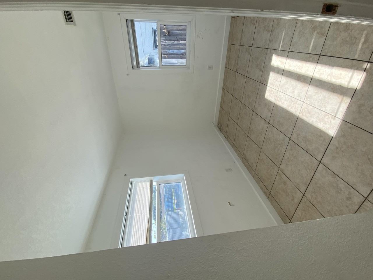 1618 W 26th Ct #D - Photo 4 of 8