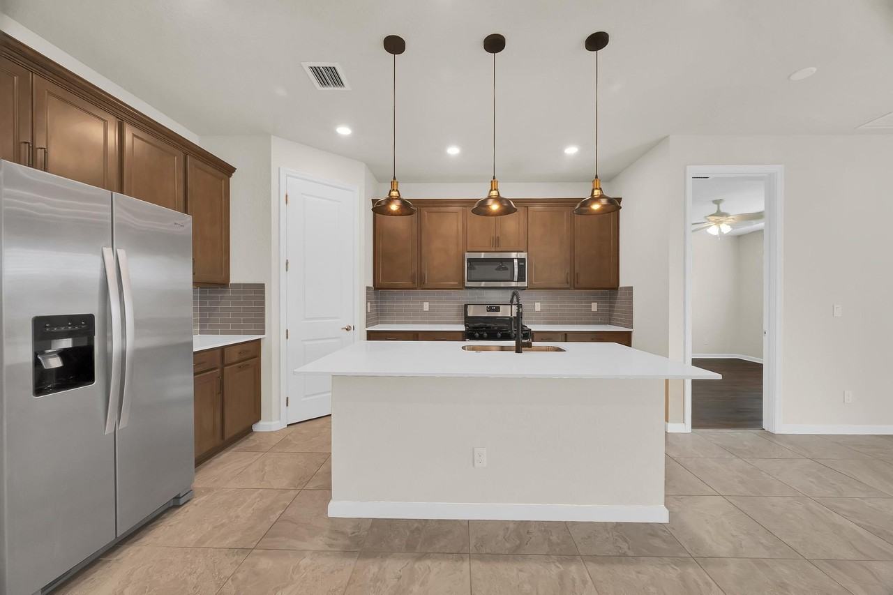 680 Se Villandry Way - Photo 4 of 38