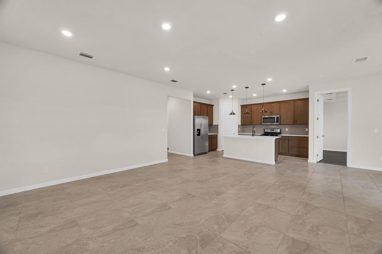 680 Se Villandry Way - Photo 7 of 38