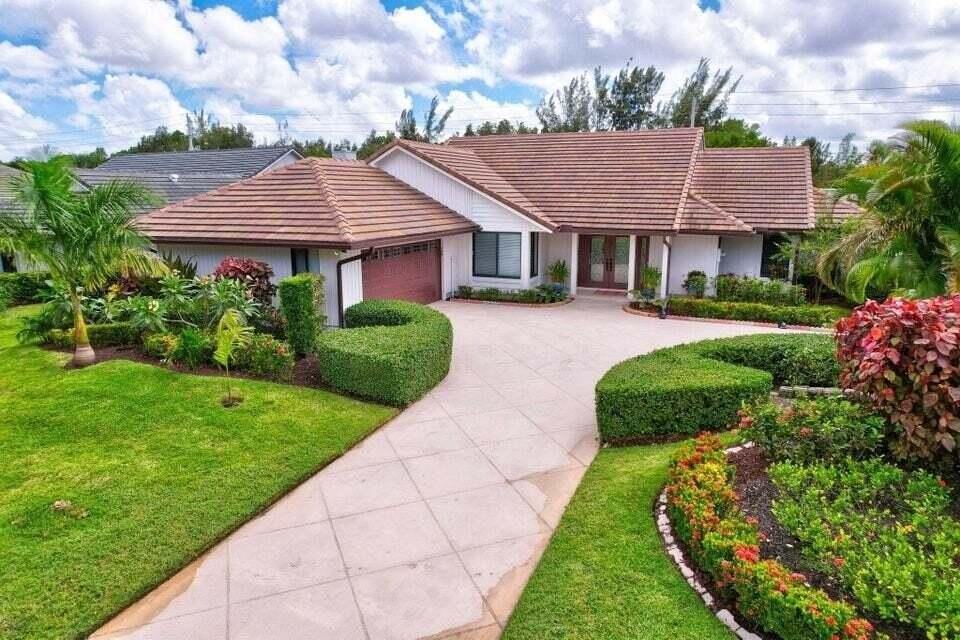 168 Thornton Drive - Photo 3 of 48