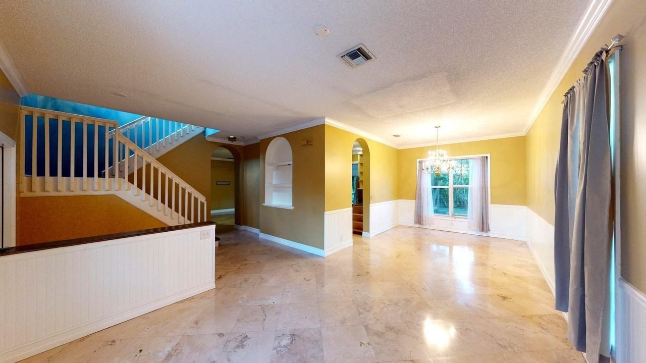 1801 Nw 49th Ave - Photo 2 of 23