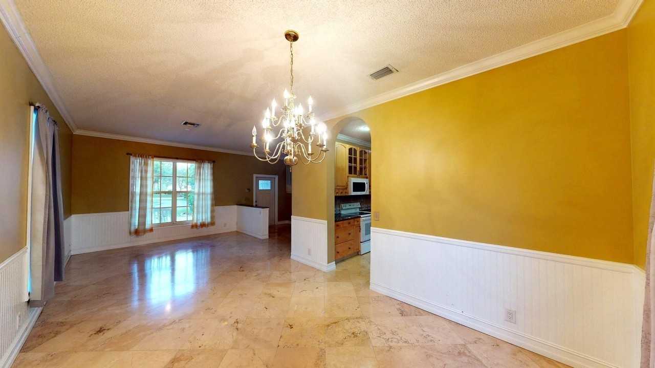 1801 Nw 49th Ave - Photo 3 of 23