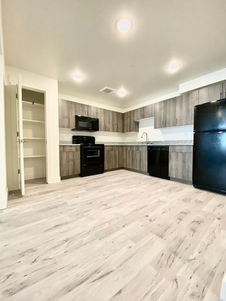 122 Falls Ave West - Photo 3 of 19