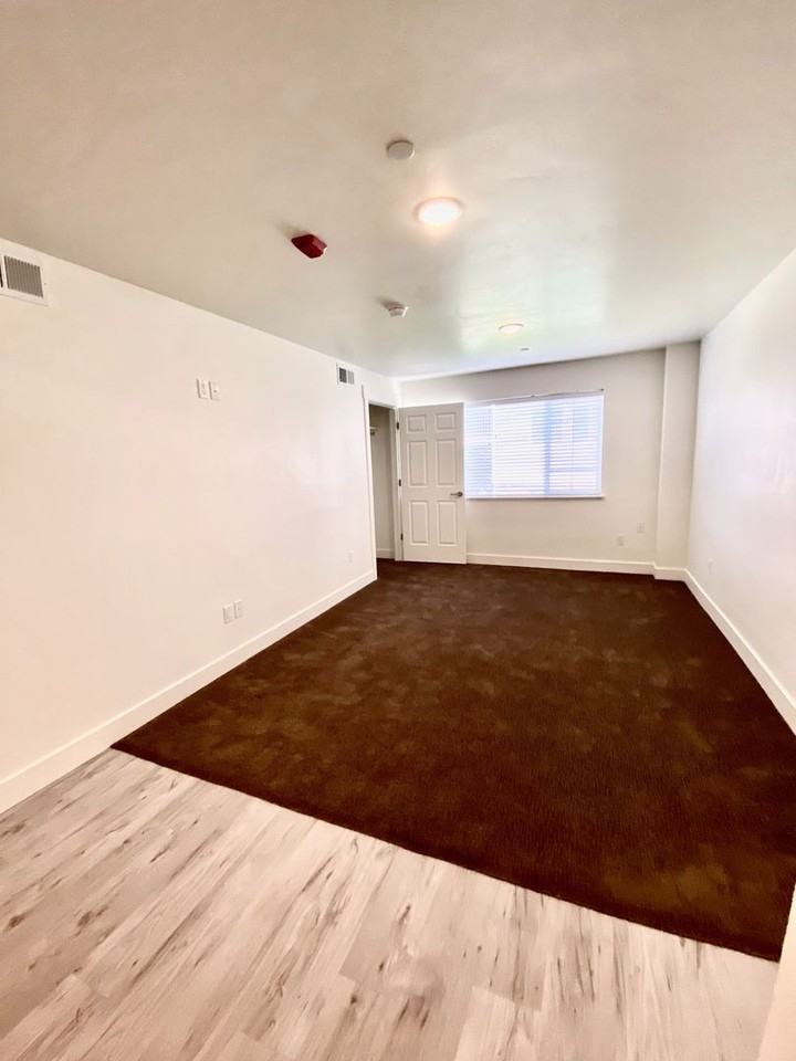 122 Falls Ave West - Photo 6 of 19