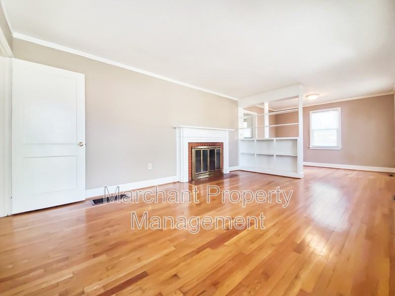 8 E Circle Ave - Photo 5 of 24