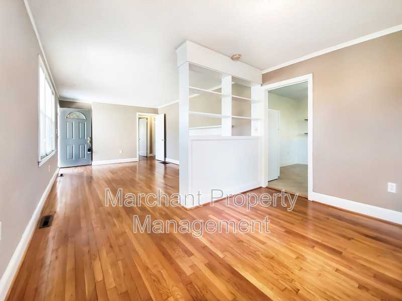 8 E Circle Ave - Photo 7 of 24