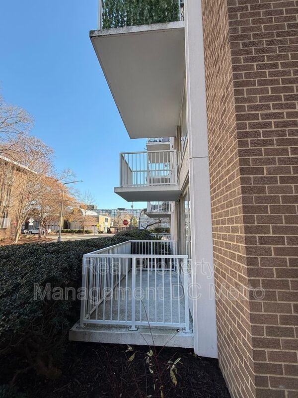 400 O St Sw - Photo 3 of 23