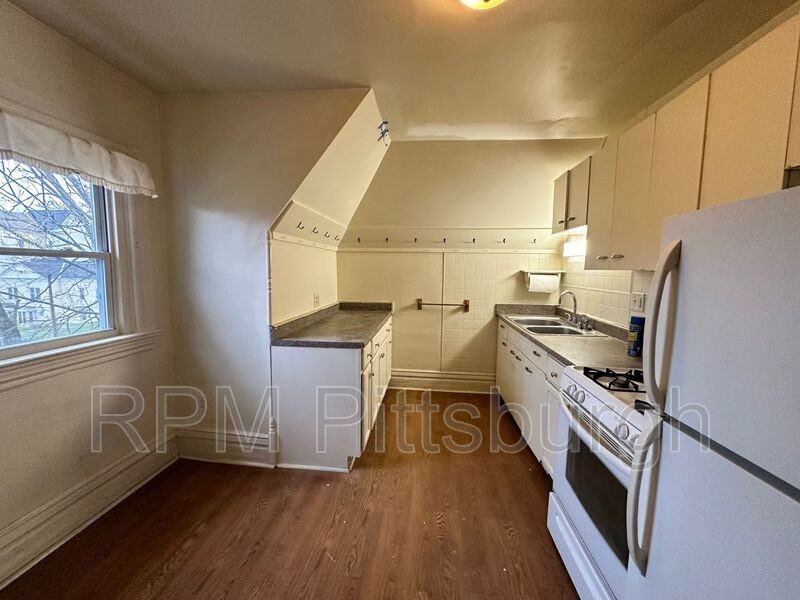 504 Coal St #5 - Photo 4 of 15