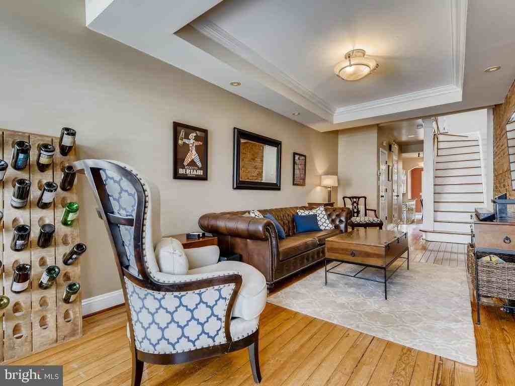 1011 South East Avenue - Photo 2 of 28