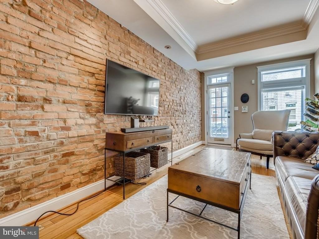 1011 South East Avenue - Photo 4 of 28