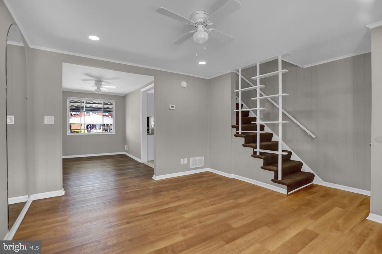 2857 Plainfield Rd - Photo 3 of 38