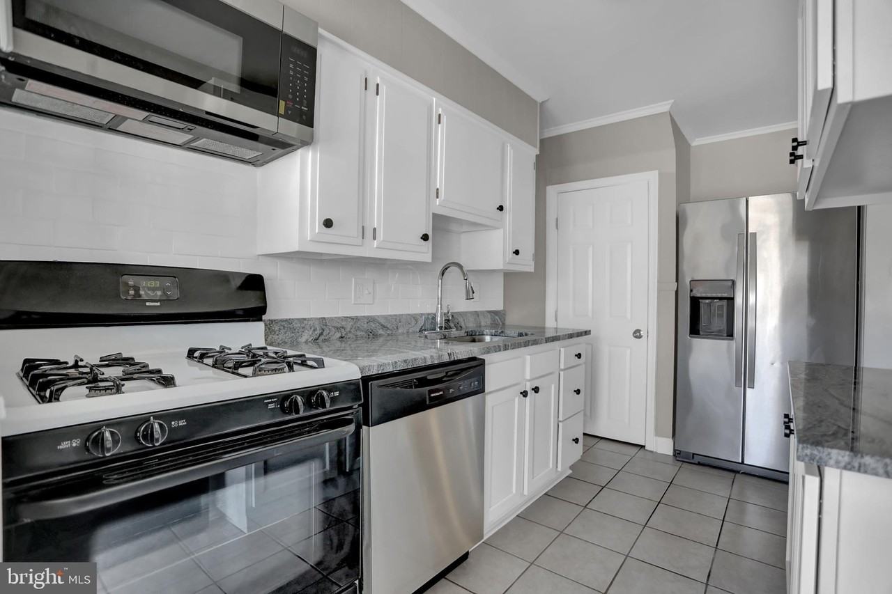 2857 Plainfield Rd - Photo 5 of 38