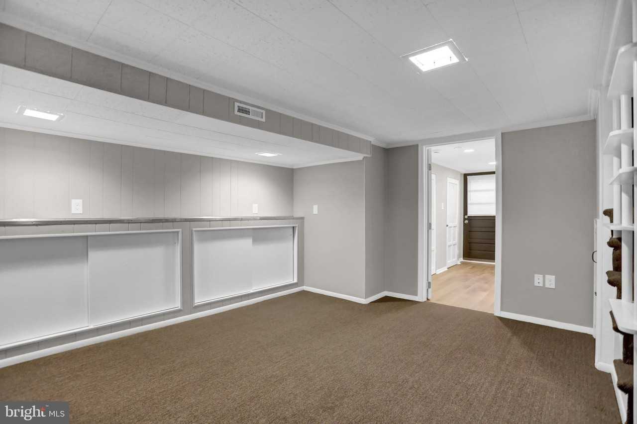 2857 Plainfield Rd - Photo 7 of 38