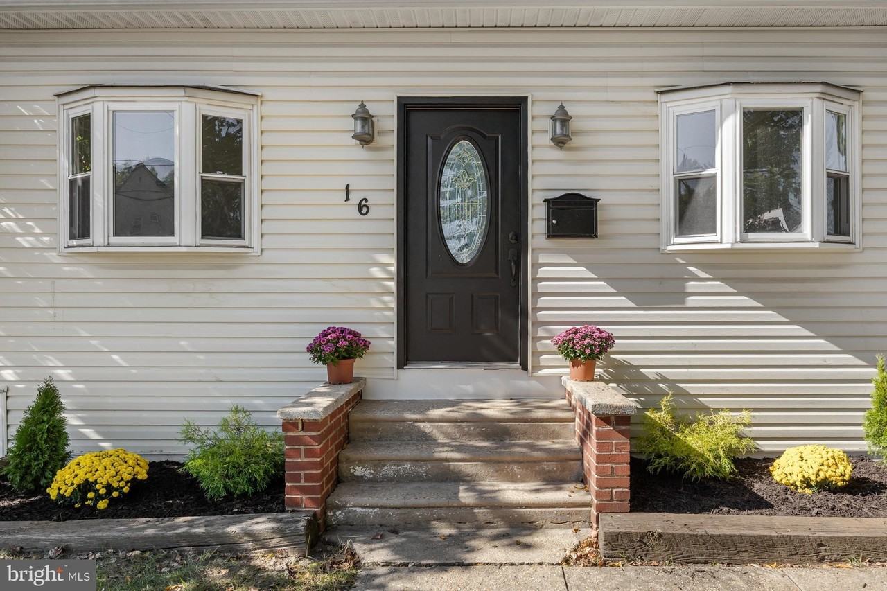 16 Moore Ave - Photo 3 of 27