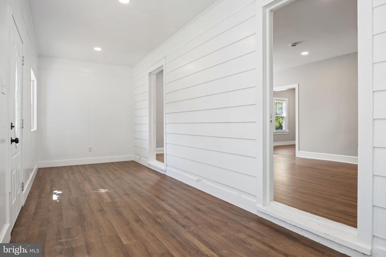 16 Moore Ave - Photo 5 of 27