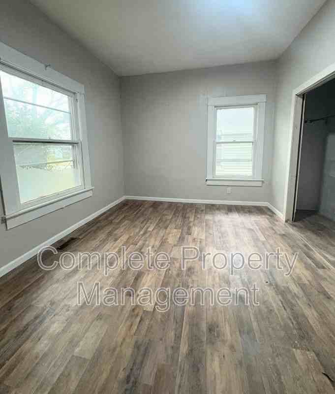 608 Fulton Ave Sw - Photo 3 of 6