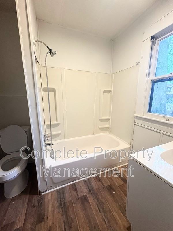 608 Fulton Ave Sw - Photo 5 of 6