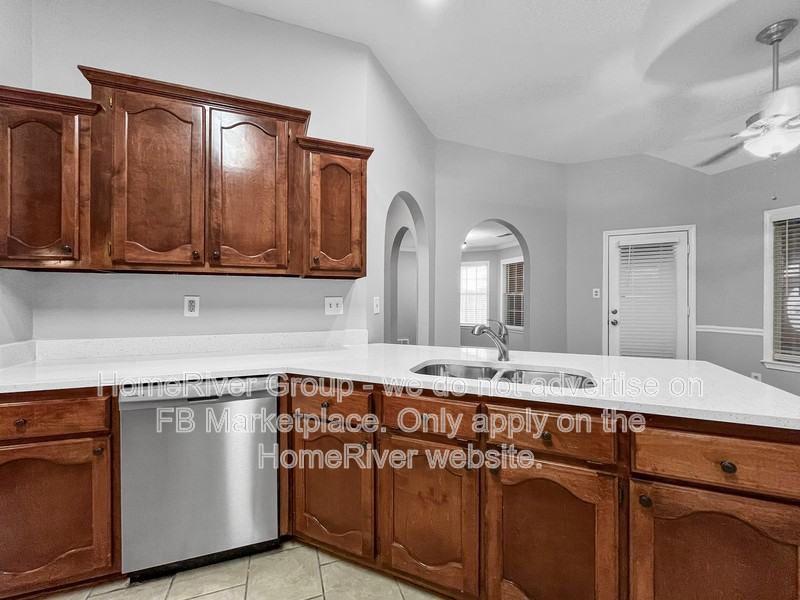 5028 Wolfchase Farms Pkwy - Photo 6 of 24