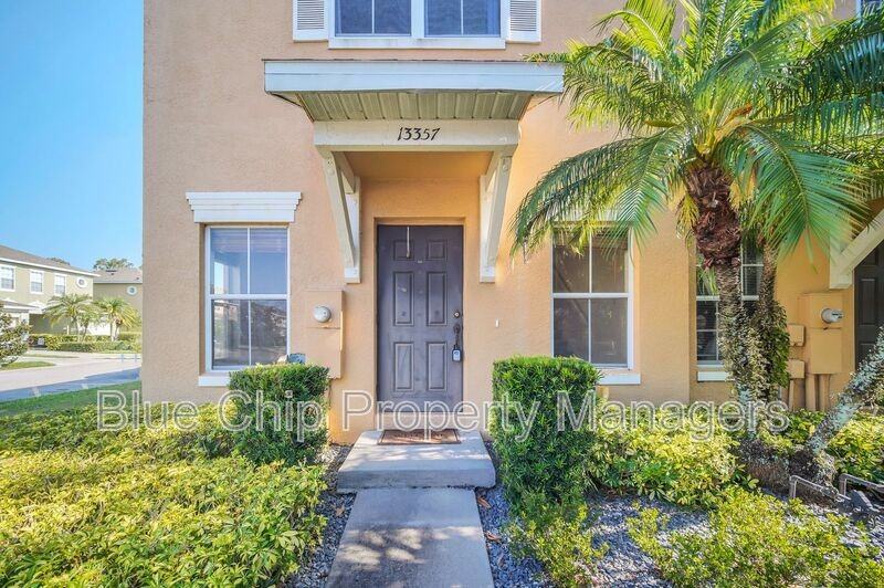 13357 Harbor Shore Ln - Photo 2 of 33