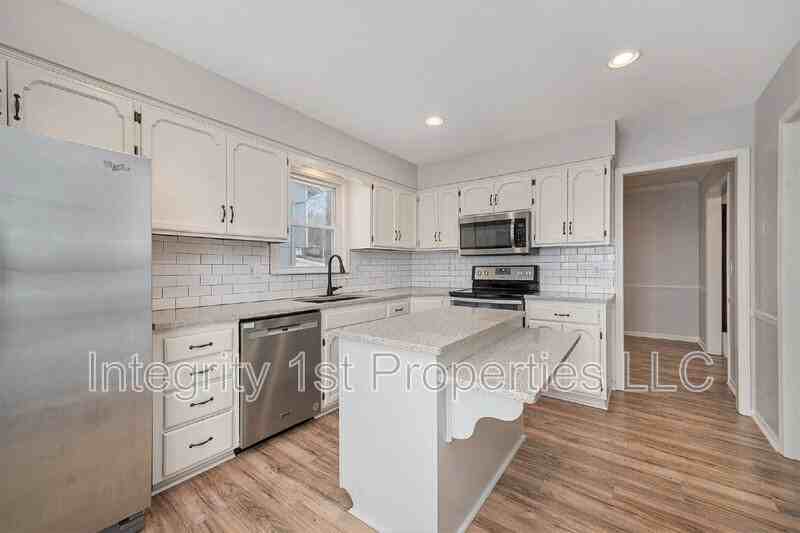 6410 Nw Hilldale Dr - Photo 2 of 16