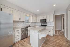 featured image of 6410 Nw Hilldale Dr