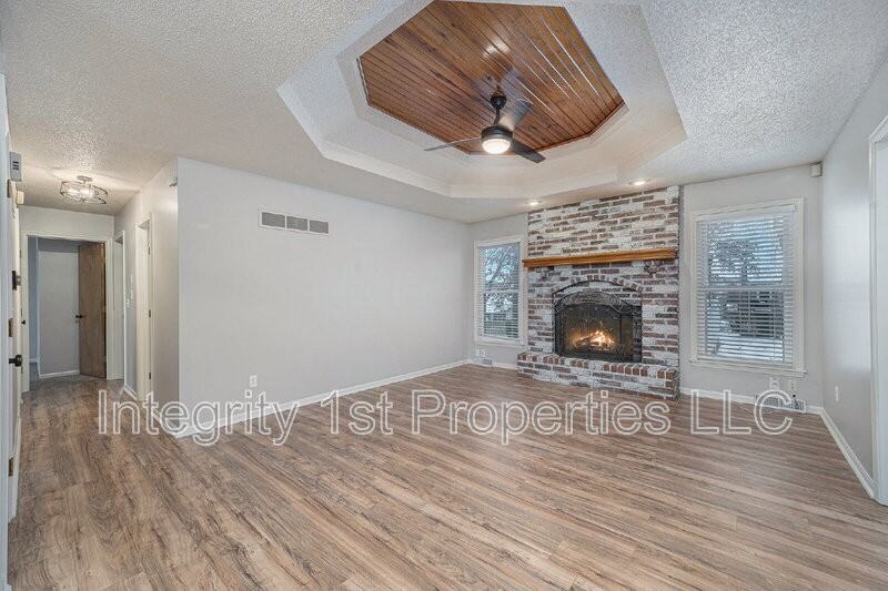 6410 Nw Hilldale Dr - Photo 3 of 16