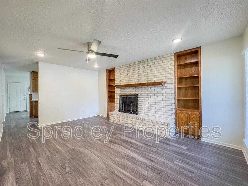 326 Tucson Drive - Photo 2 of 18