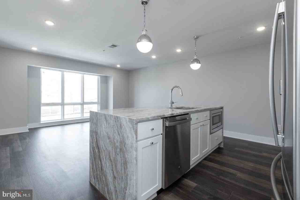 711 N 16th St Apt 4 #4 - Photo 3 of 24