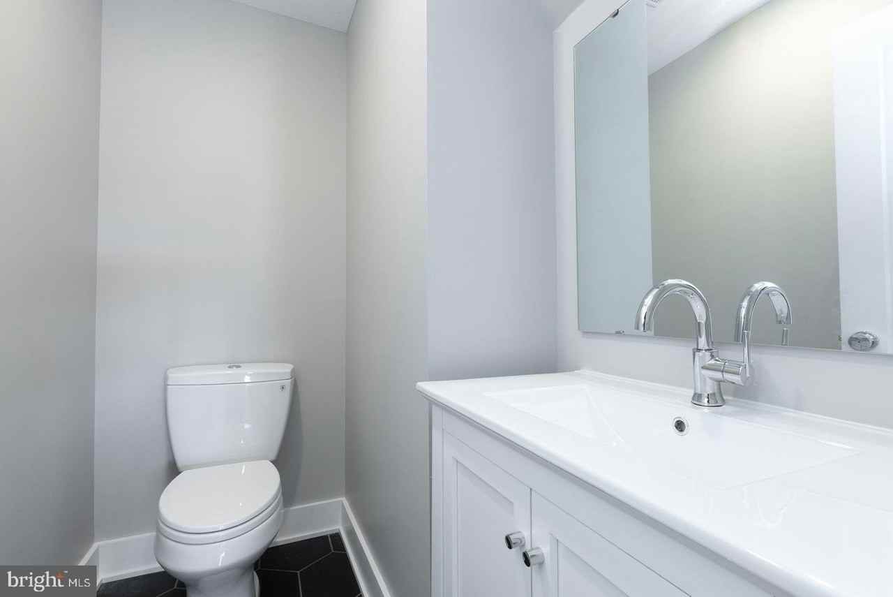 711 N 16th St Apt 4 #4 - Photo 4 of 24